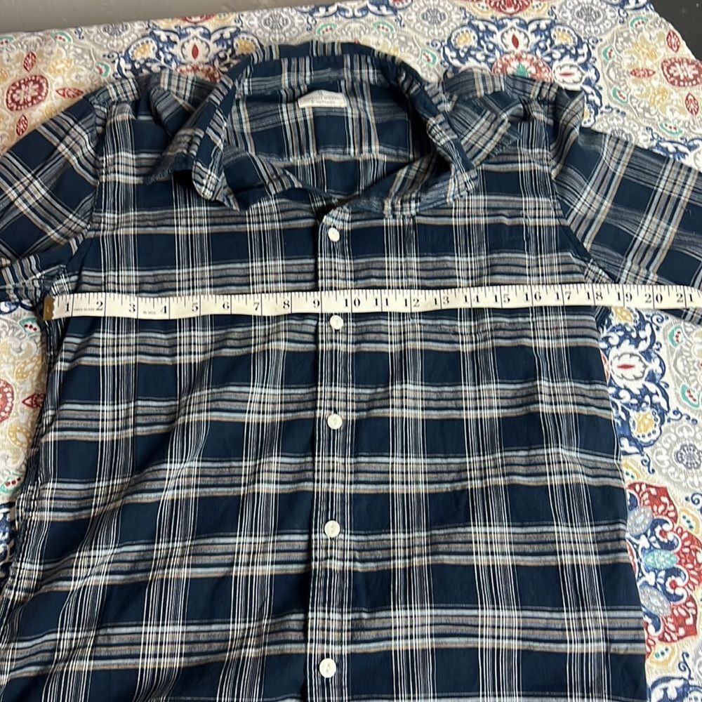 Mutual Weave button up top - Picture 6 of 7